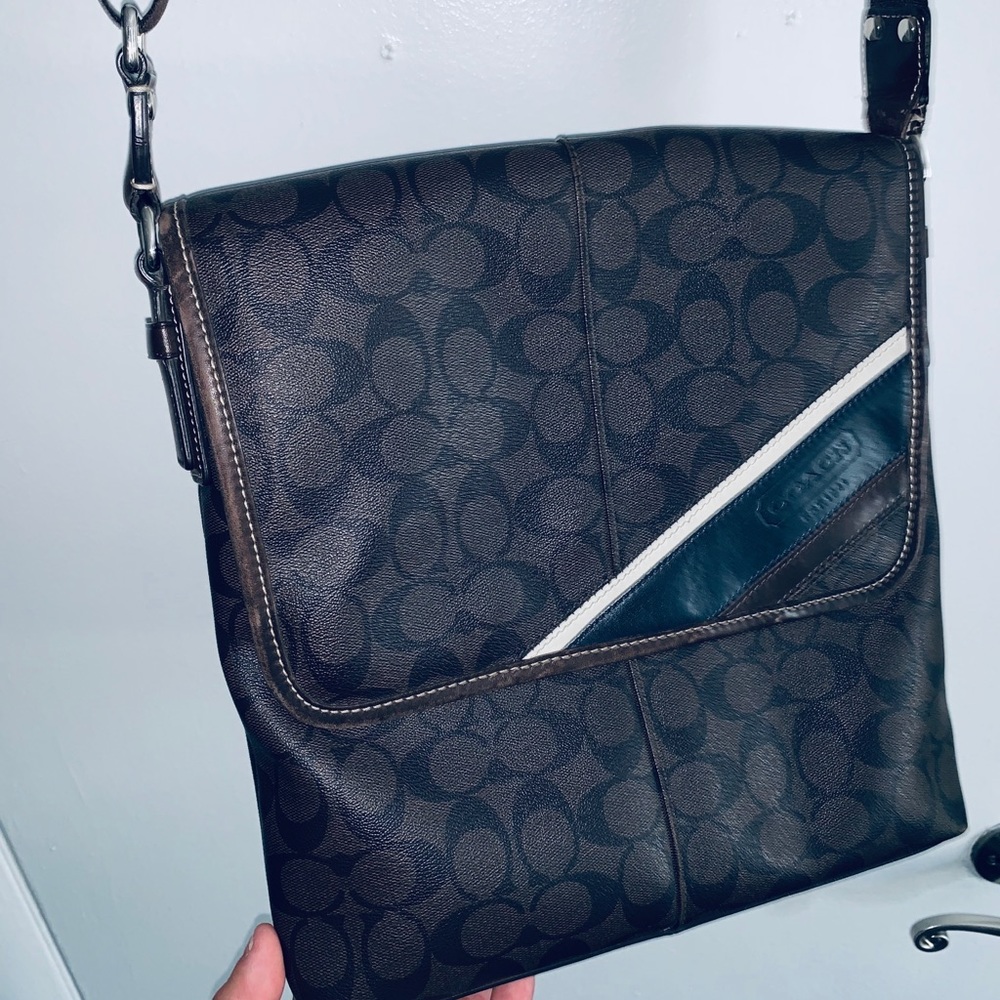 Messenger coach bag ... in great shape !!